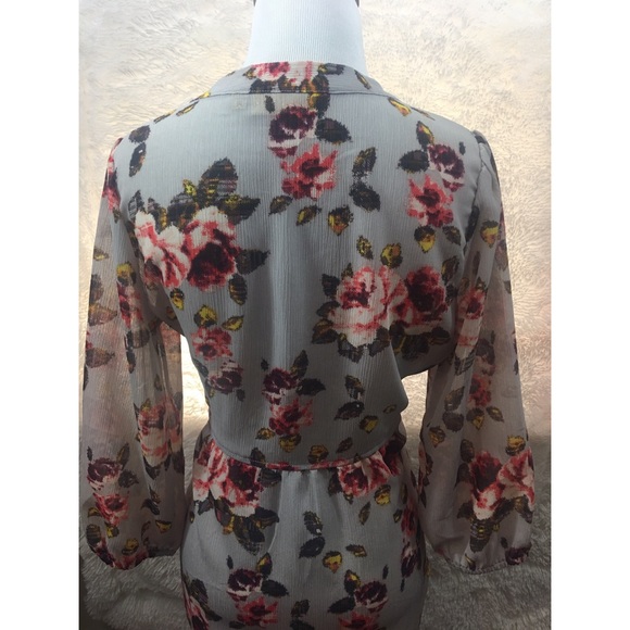 ❌SOLD❌ Princess Vera Wang Gray Sheer Blouse Floral - Picture 5 of 7